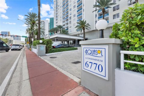 Condo in Miami Beach, Florida, 1 bedroom  № 2052886 - photo 5