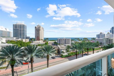 Condo in Miami Beach, Florida, 1 bedroom  № 2052886 - photo 17