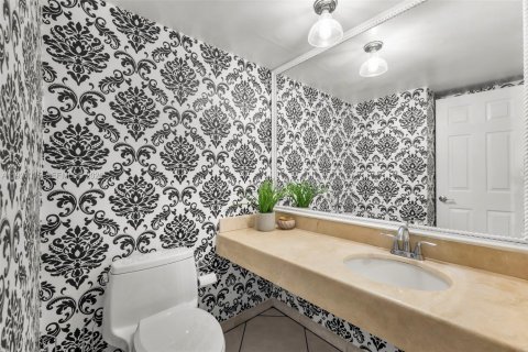 Condo in Miami Beach, Florida, 1 bedroom  № 2052886 - photo 18