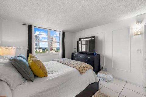 Condo in Miami Beach, Florida, 1 bedroom  № 2052886 - photo 20