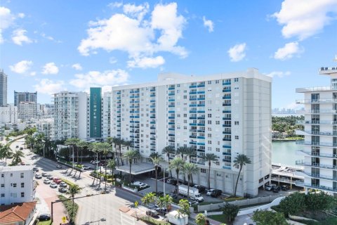 Condo in Miami Beach, Florida, 1 bedroom  № 2052886 - photo 29