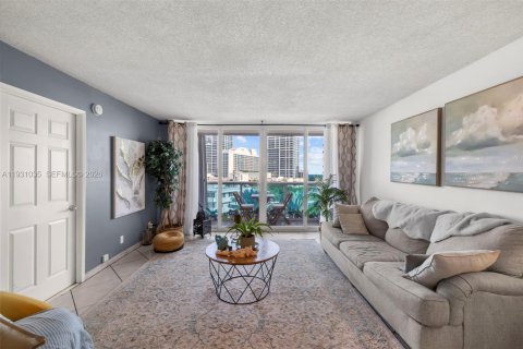 Condo in Miami Beach, Florida, 1 bedroom  № 2052886 - photo 9