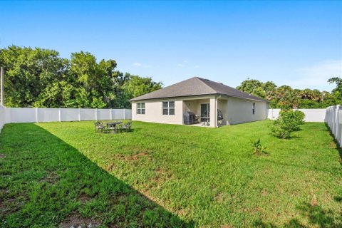 House in Port St. Lucie, Florida 4 bedrooms, 169.73 sq.m. № 2423459 - photo 24