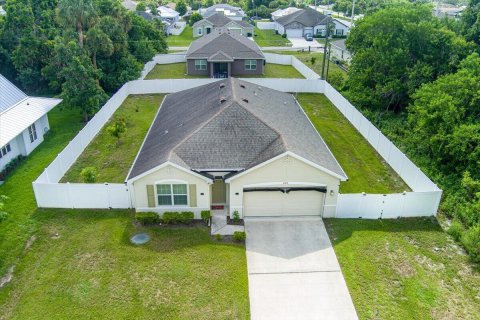 House in Port St. Lucie, Florida 4 bedrooms, 169.73 sq.m. № 2423459 - photo 29