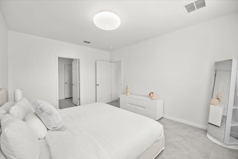 House in Port St. Lucie, Florida 4 bedrooms, 169.73 sq.m. № 2423459 - photo 10