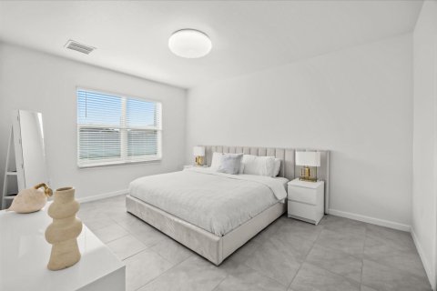 House in Port St. Lucie, Florida 4 bedrooms, 169.73 sq.m. № 2423459 - photo 9
