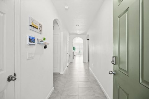 House in Port St. Lucie, Florida 4 bedrooms, 169.73 sq.m. № 2423459 - photo 2