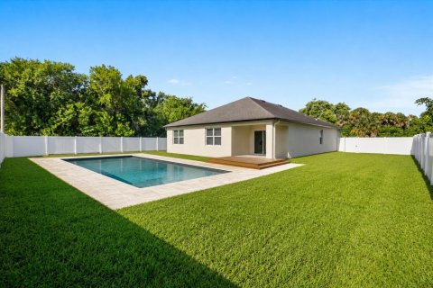 House in Port St. Lucie, Florida 4 bedrooms, 169.73 sq.m. № 2423459 - photo 25