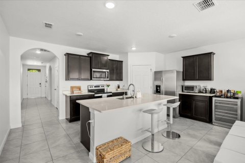 House in Port St. Lucie, Florida 4 bedrooms, 169.73 sq.m. № 2423459 - photo 3