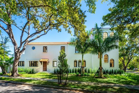 House in Miami, Florida 7 bedrooms № 1964759 - photo 3