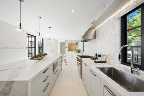 House in Miami, Florida 7 bedrooms № 1964759 - photo 25