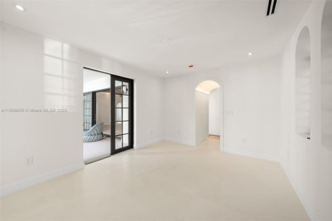House in Miami, Florida 7 bedrooms № 1964759 - photo 20