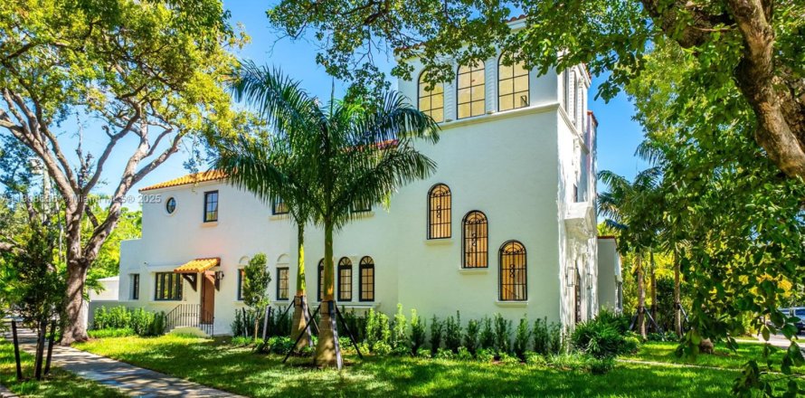 House in Miami, Florida 7 bedrooms № 1964759