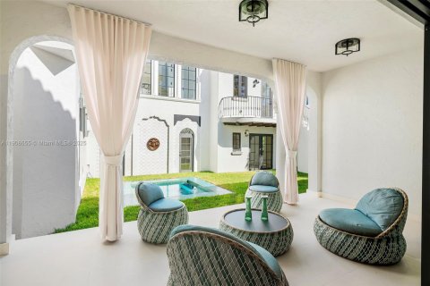 House in Miami, Florida 7 bedrooms № 1964759 - photo 10