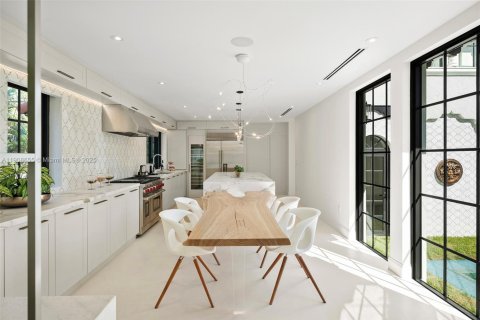 House in Miami, Florida 7 bedrooms № 1964759 - photo 22
