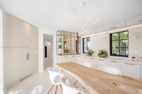 House in Miami, Florida 7 bedrooms № 1964759 - photo 23