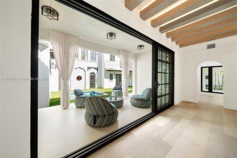 House in Miami, Florida 7 bedrooms № 1964759 - photo 12