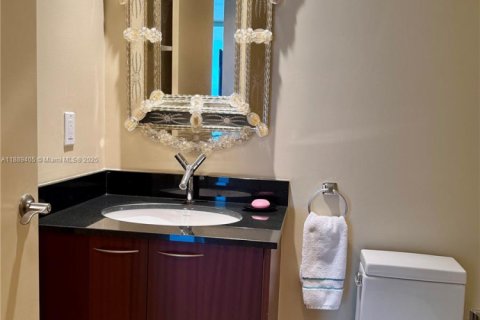 Condo in Sunny Isles Beach, Florida, 3 bedrooms № 1944876 - photo 10