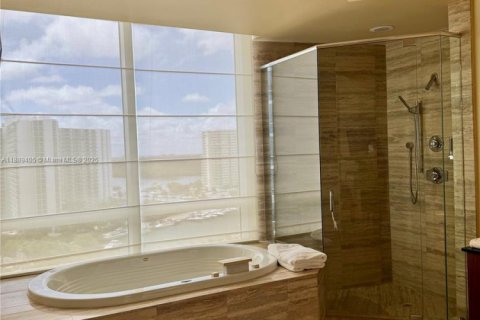 Condo in Sunny Isles Beach, Florida, 3 bedrooms № 1944876 - photo 14