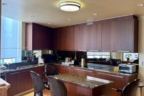 Condo in Sunny Isles Beach, Florida, 3 bedrooms № 1944876 - photo 8