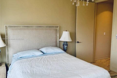 Condo in Sunny Isles Beach, Florida, 3 bedrooms № 1944876 - photo 18