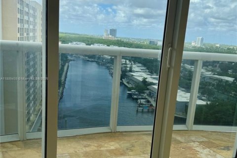 Condo in Sunny Isles Beach, Florida, 3 bedrooms № 1944876 - photo 17