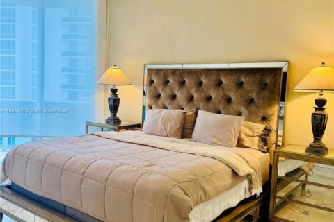 Condo in Sunny Isles Beach, Florida, 3 bedrooms № 1944876 - photo 11
