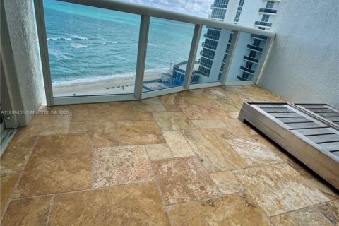 Condo in Sunny Isles Beach, Florida, 3 bedrooms № 1944876 - photo 25