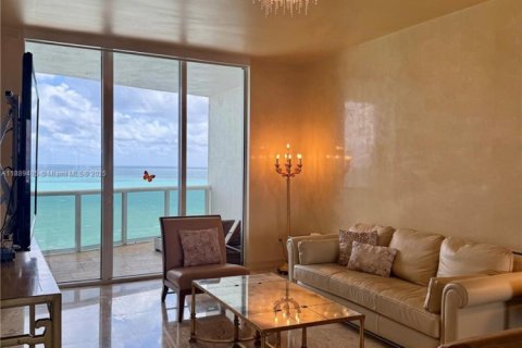 Condo in Sunny Isles Beach, Florida, 3 bedrooms № 1944876 - photo 2