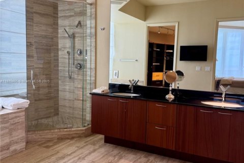 Condo in Sunny Isles Beach, Florida, 3 bedrooms № 1944876 - photo 15