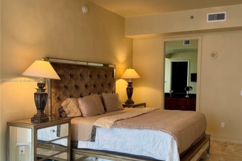 Condo in Sunny Isles Beach, Florida, 3 bedrooms № 1944876 - photo 12