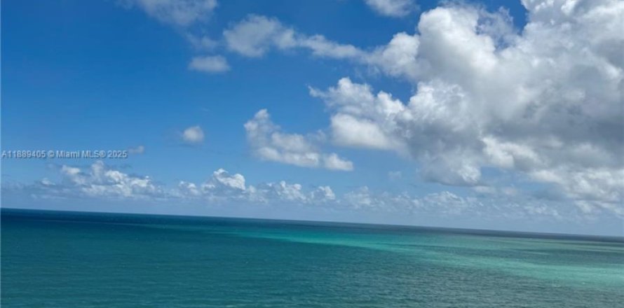 Condo in Sunny Isles Beach, Florida, 3 bedrooms № 1944876