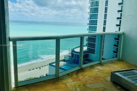 Condo in Sunny Isles Beach, Florida, 3 bedrooms № 1944876 - photo 29