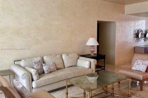 Condo in Sunny Isles Beach, Florida, 3 bedrooms № 1944876 - photo 3