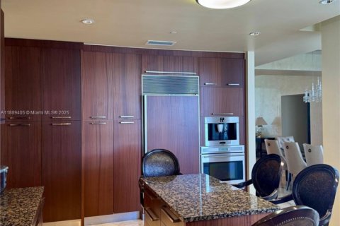 Condo in Sunny Isles Beach, Florida, 3 bedrooms № 1944876 - photo 9