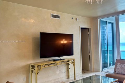 Condo in Sunny Isles Beach, Florida, 3 bedrooms № 1944876 - photo 4