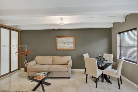 Condo in Miami Beach, Florida, 1 bedroom  № 2065243 - photo 4