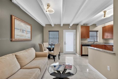 Condo in Miami Beach, Florida, 1 bedroom  № 2065243 - photo 9