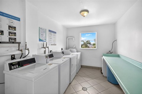 Condo in Miami Beach, Florida, 1 bedroom  № 2065243 - photo 30