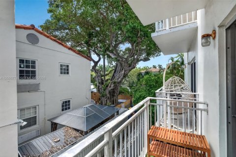 Condo in Miami Beach, Florida, 1 bedroom  № 2065243 - photo 16