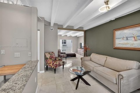 Condo in Miami Beach, Florida, 1 bedroom  № 2065243 - photo 11