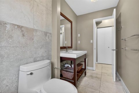 Condo in Miami Beach, Florida, 1 bedroom  № 2065243 - photo 22