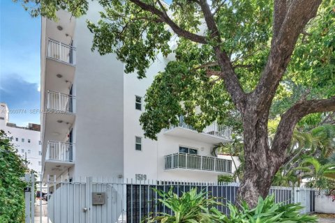 Кондоминиум с 1 спальней в Майами-Бич, Флорида № 2065243