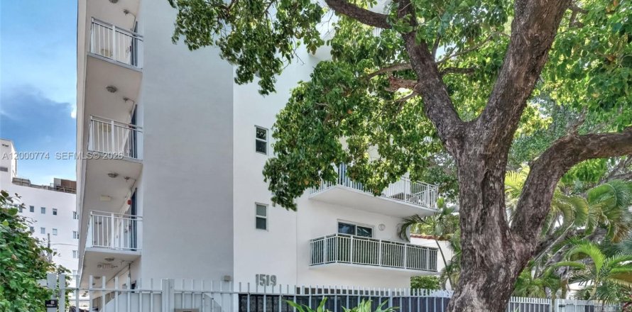 Condo in Miami Beach, Florida, 1 bedroom  № 2065243