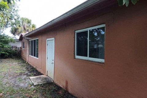 House in Miramar, Florida 3 bedrooms, 154.03 sq.m. № 1880375 - photo 4