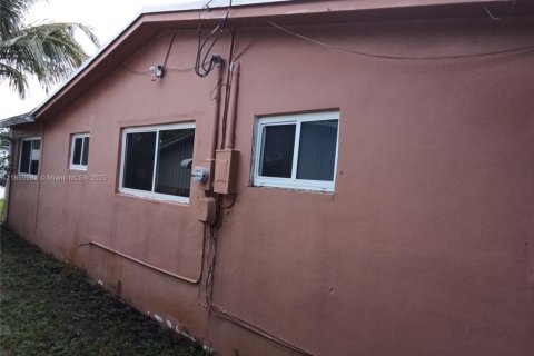 House in Miramar, Florida 3 bedrooms, 154.03 sq.m. № 1880375 - photo 3