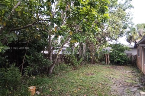 House in Miramar, Florida 3 bedrooms, 154.03 sq.m. № 1880375 - photo 5