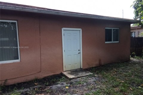 House in Miramar, Florida 3 bedrooms, 154.03 sq.m. № 1880375 - photo 7