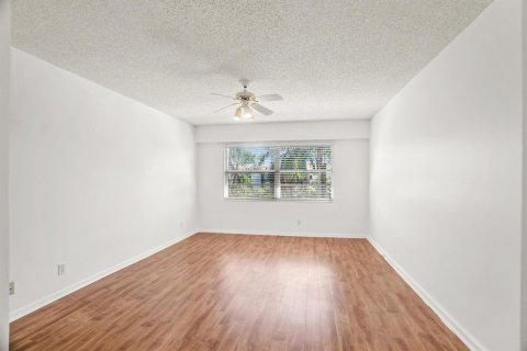 Купить кондоминиум в Пемброк-Пайнс, Флорида 3 комнаты, 125.51м2, № 2083384 - фото 20