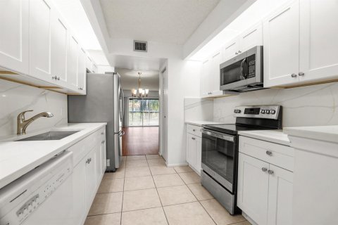 Купить кондоминиум в Пемброк-Пайнс, Флорида 3 комнаты, 125.51м2, № 2083384 - фото 10